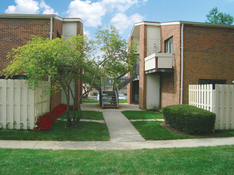 Stratford Town Apartments in Delaware, OH - Building Photo
