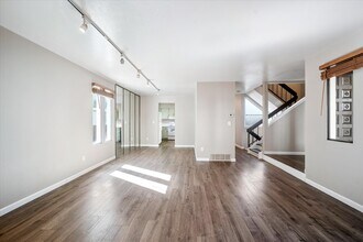 1050 S Monaco St Pkwy in Denver, CO - Building Photo - Building Photo