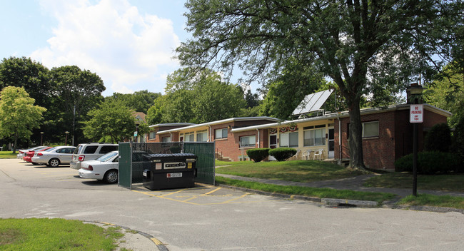 44 Purchase St in Milford, MA - Foto de edificio - Building Photo