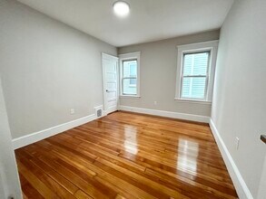 21 Sudan St, Unit 2T in Boston, MA - Foto de edificio - Building Photo