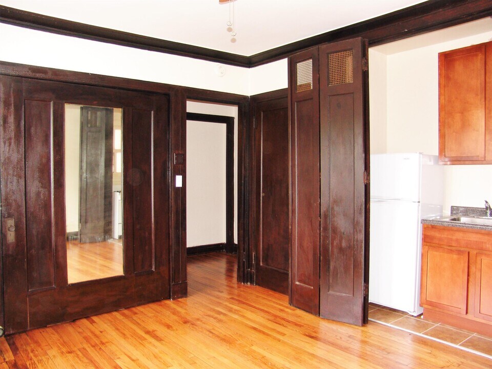 4554 Malden St-Unit -302 in Chicago, IL - Building Photo