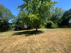 208 Windsor Ct in Hillsborough, NJ - Building Photo - Building Photo