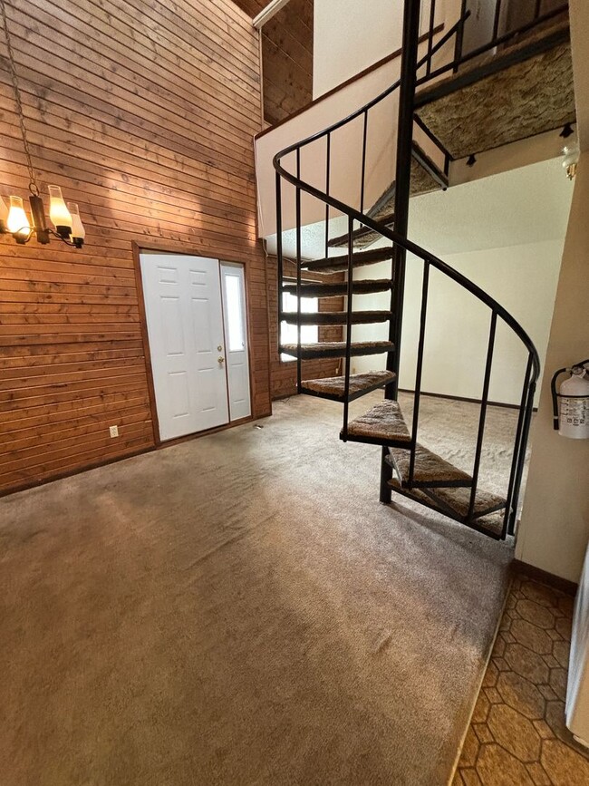 property at 312 N Genevieve St