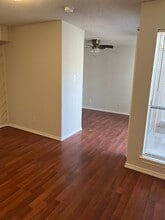 9809 Walnut St, Unit e302 in Dallas, TX - Building Photo - Building Photo