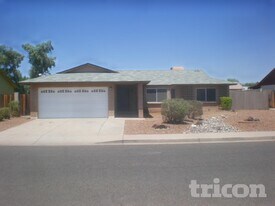 10906 W Calle del Sol in Phoenix, AZ - Building Photo