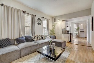 2034 W Warren Blvd in Chicago, IL - Building Photo