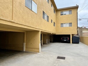 The Oasis at Osage in Torrance, CA - Building Photo - Building Photo