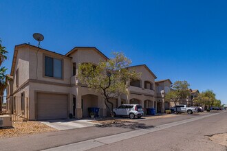 Casa Lomas in Avondale, AZ - Building Photo - Building Photo