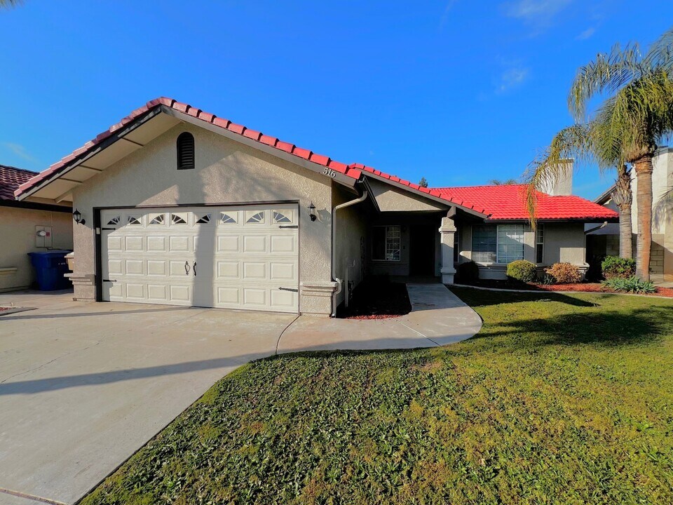 516 Sun Rose Ave in Bakersfield, CA - Building Photo