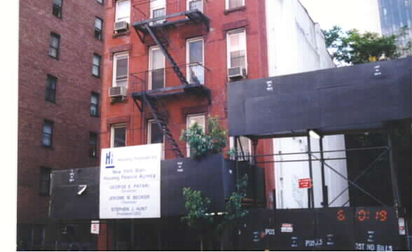 246 E 39th St in New York, NY - Building Photo