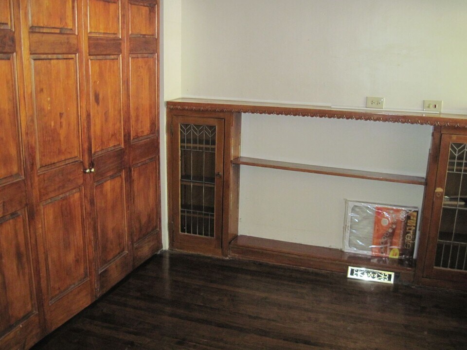 2579 N Frederick Ave in Milwaukee, WI - Building Photo