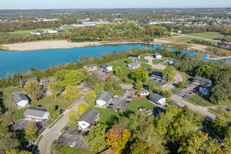 Colonial Village Apartments in Franklin, OH - Foto de edificio - Building Photo