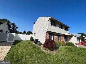 322 Bloomfield Rd in Warminster, PA - Building Photo - Building Photo