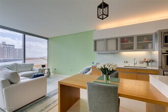 3722 Las Vegas Blvd S, Unit 2 in Las Vegas, NV - Building Photo - Building Photo