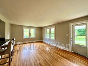 11 Bassett Rd in Asheville, NC - Building Photo - Building Photo