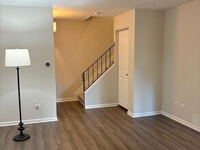 410 Sunnybrook Ln in Wheaton, IL - Building Photo - Building Photo