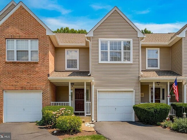 property at 52 Piccadilly Cir