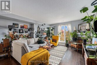 813 Longfields Dr in Ottawa, ON - Building Photo - Building Photo