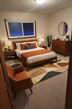 1443 Victoria Dr in Waukesha, WI - Foto de edificio - Building Photo