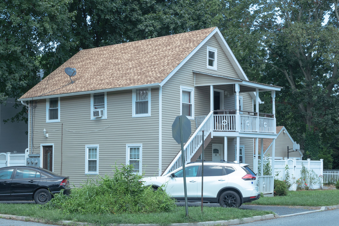 2 Family Investment in Glen Head, NY - Foto de edificio