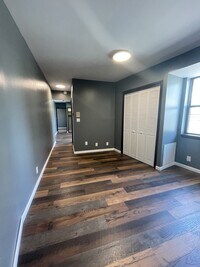 2905 Glenmore Ave photo'