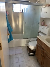 100 E Meadow Rd in Lowell, MA - Foto de edificio - Building Photo