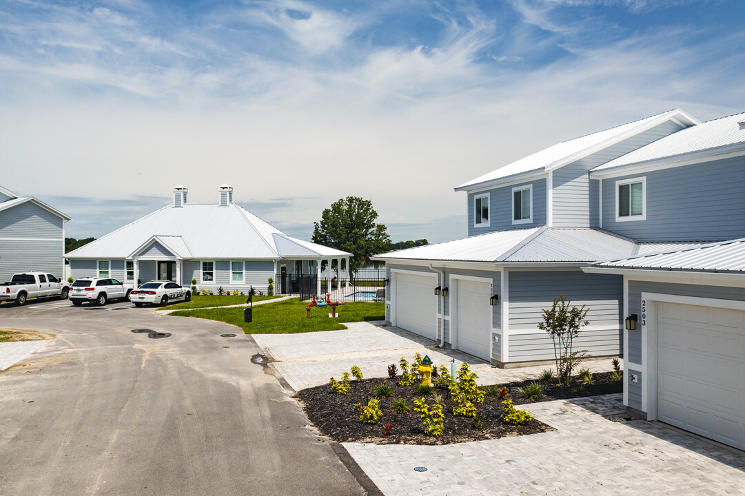 The Townhomes of Evergreen on Lake Idylwild in Winter Haven, FL - Building Photo