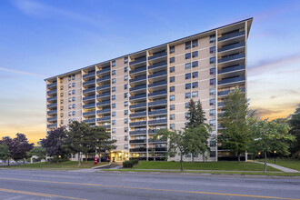 2185 Lawrence Ave E in Toronto, ON - Building Photo - Building Photo