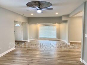 6155 Broadway St in Indianapolis, IN - Building Photo - Building Photo