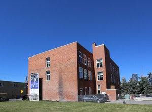 902 9 Ave SE in Calgary, AB - Building Photo - Building Photo