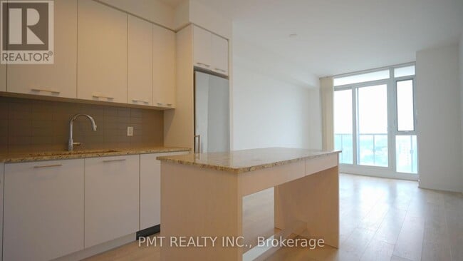 9471 Yonge St in Richmond Hill, ON - Building Photo - Building Photo