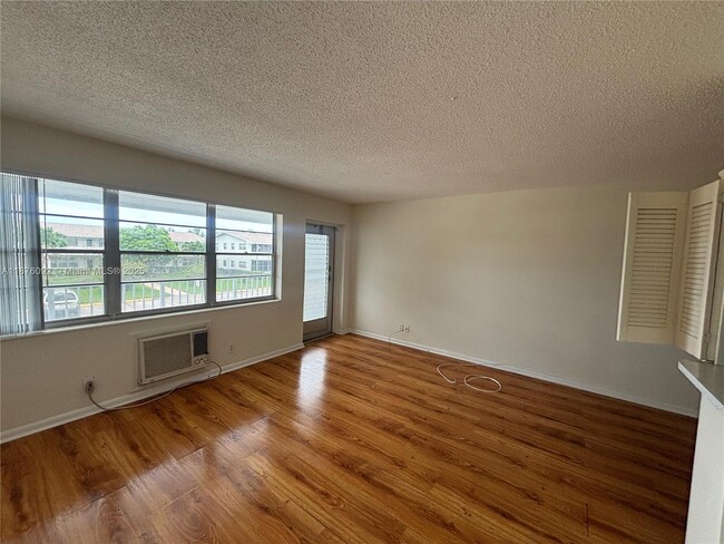 36 Windsor B in West Palm Beach, FL - Building Photo - Building Photo