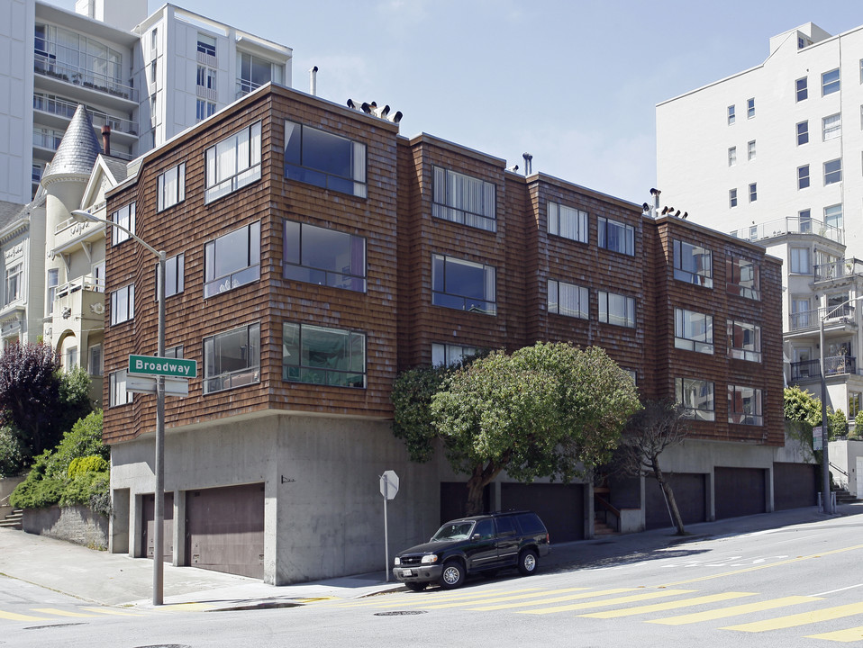 2105 Broadway in San Francisco, CA - Building Photo