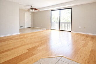 Sandy Creek in Bethel Park, PA - Foto de edificio - Building Photo