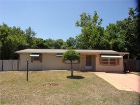 28 N Davis St in Beverly Hills, FL - Building Photo