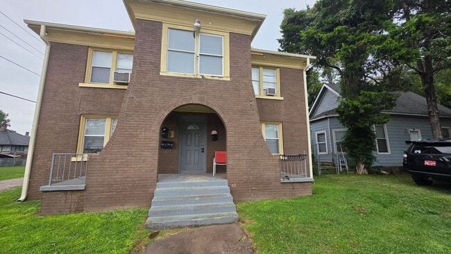 property at 815 N Brauer Ave