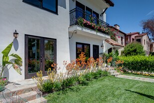 831 S Curson Ave, Unit 831 in Los Angeles, CA - Building Photo