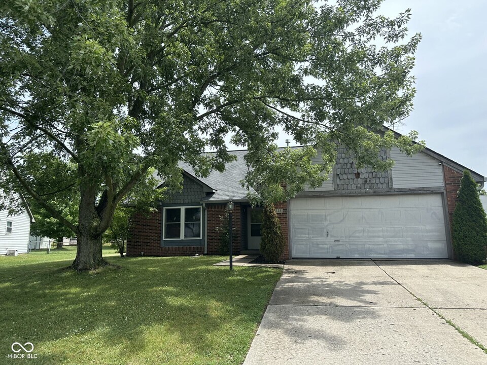 12725 Slippery Rock Rd in Indianapolis, IN - Building Photo