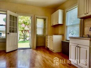 63 E Somerset St in Raritan, NJ - Building Photo - Building Photo