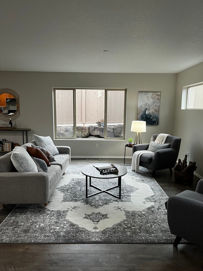 3301 NW 47th Dr in Camas, WA - Foto de edificio - Building Photo