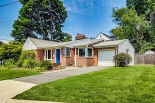 8617 Lynbrook Dr in Bethesda, MD - Building Photo