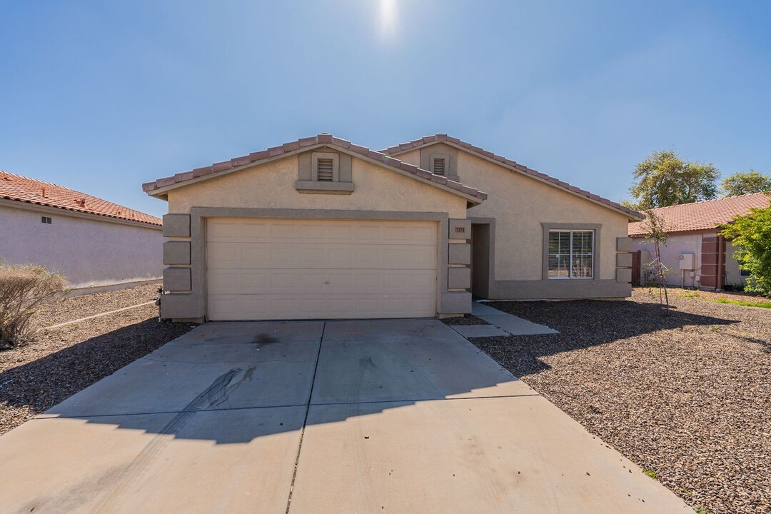 7371 W San Miguel Ave in Glendale, AZ - Building Photo