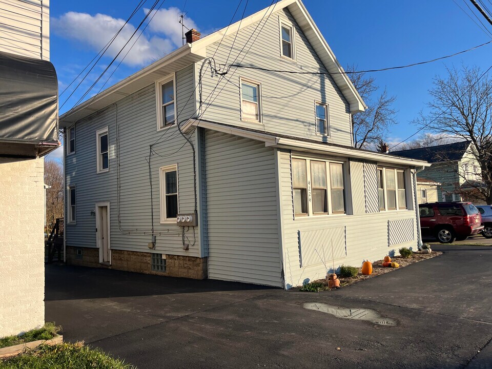 4224 S Park Ave, Unit 2 in Buffalo, NY - Foto de edificio