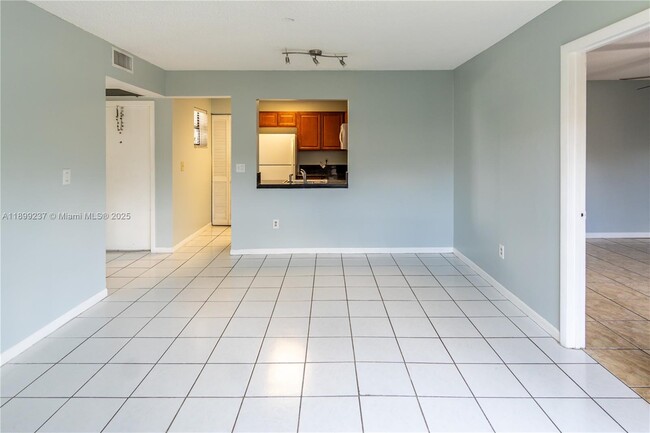 14913 SW 104th St in Miami, FL - Building Photo - Building Photo