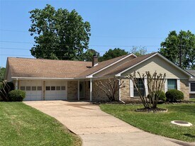 13618 Meisterwood Dr in Houston, TX - Building Photo