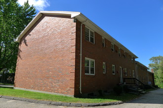 Oakridge Apartments in Willimantic, CT - Building Photo - Building Photo