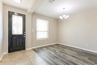 9850 Red Iron Creek in Converse, TX - Foto de edificio - Building Photo