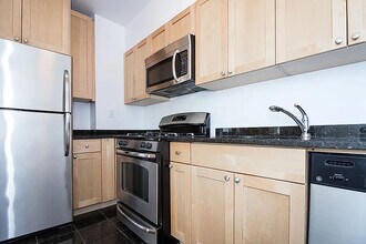 111 W 13th St in New York, NY - Building Photo - Building Photo