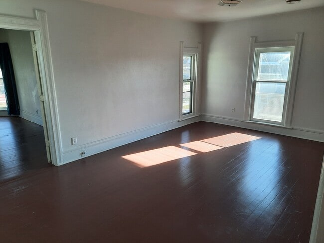 412 S Washington St, Unit Upper in Watertown, WI - Building Photo - Building Photo