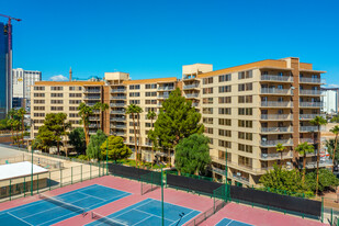 Marie Antoinette Condominiums in Las Vegas, NV - Foto de edificio - Primary Photo